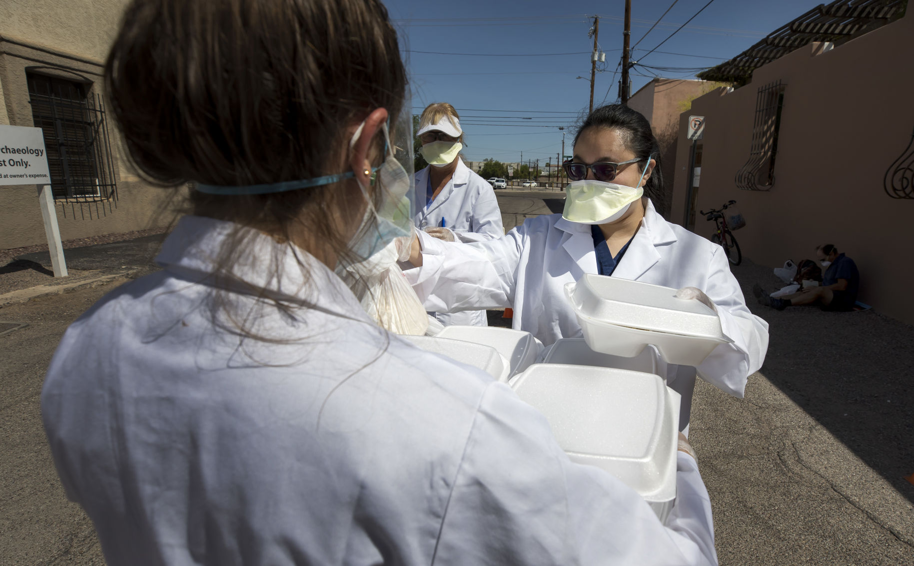Medical students volunteer to help homeless